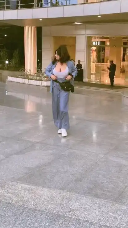 Jaipur Wtp Viral Video Girl With Clothes, Jaipur World Trade Park Viral Video Full